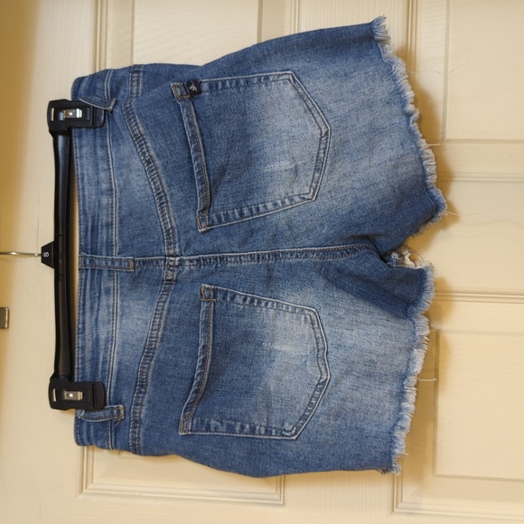 Maurices Mid-Rise Shorts - Size 2 - Picture 4 of 6